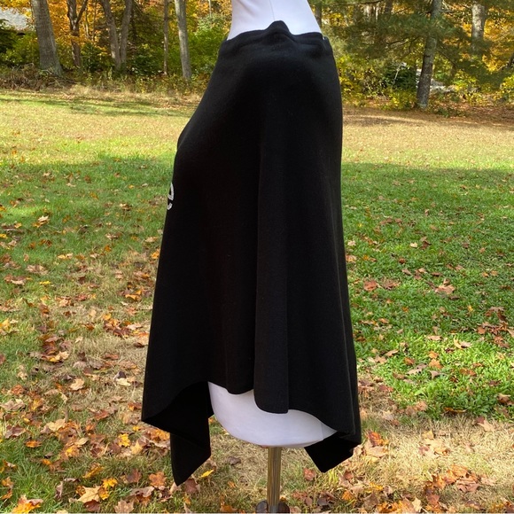 TOP IT OFF SWEATER PONCHO SHRUG BLACK SILVER SEQUIN BELIEVE HOLIDAY ONE SIZE OS - Picture 6 of 10